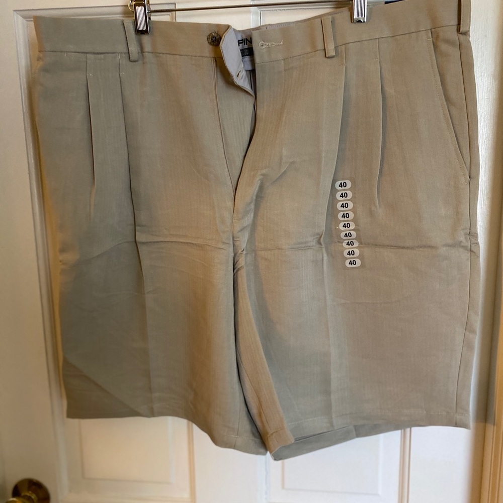 NWT size 40 men’s golf shorts